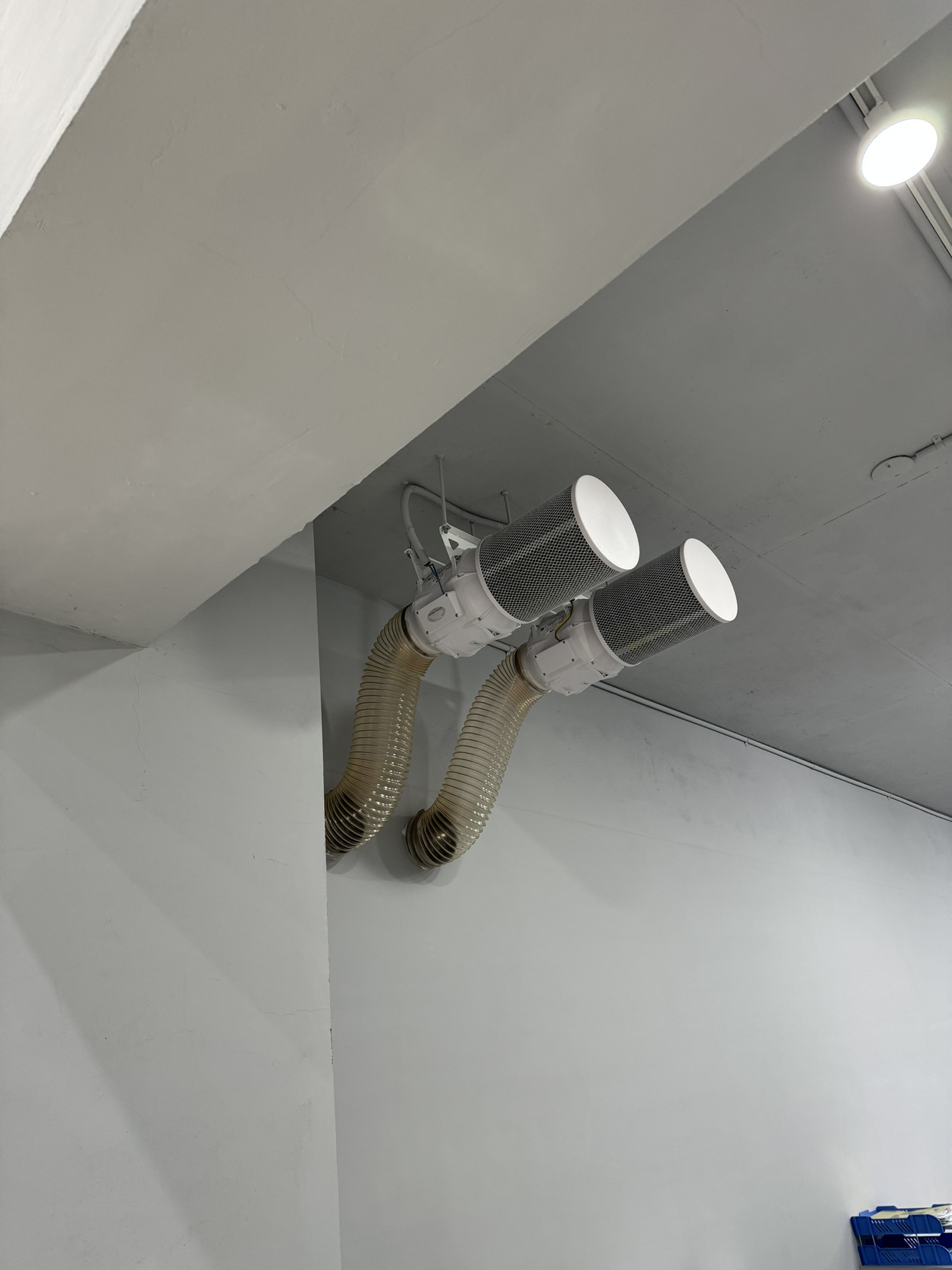管道風機安裝於辦公室，商業空間，接力送風機